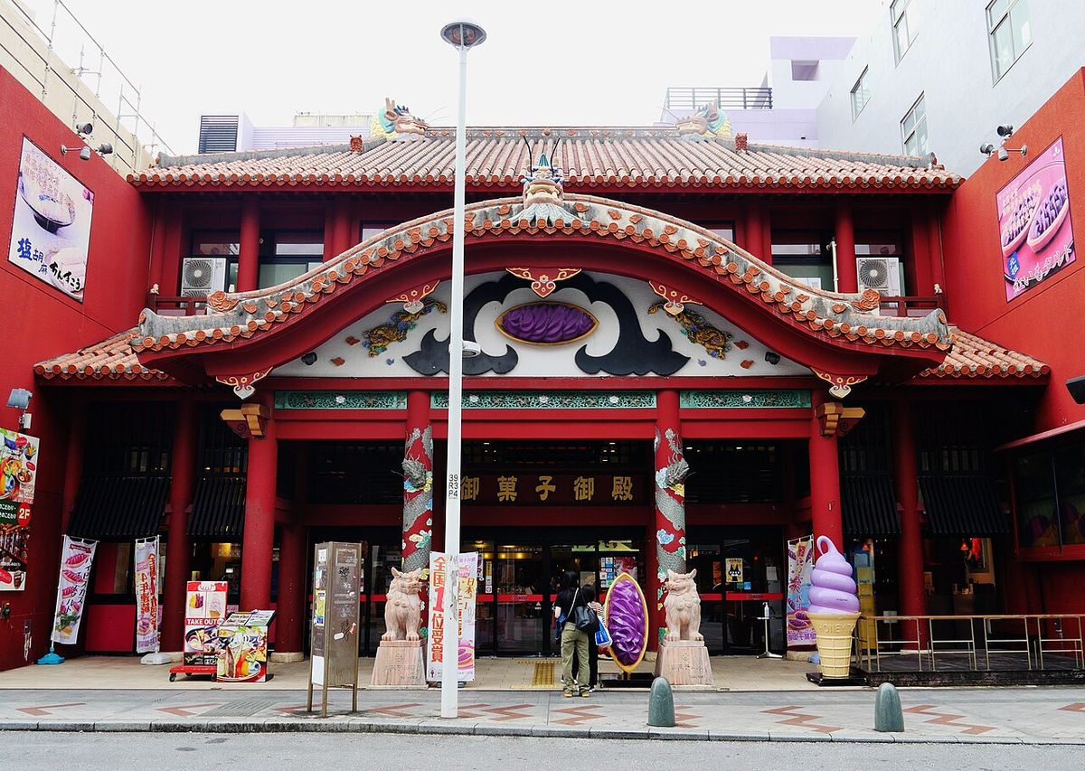 Naha Kokusai Street Bar Hopping Night Tour