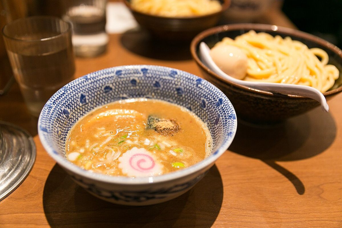 ”Tokyo Restaurant Bus"
